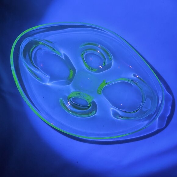 Czech Skrdlovice Uranium Glass Fruit Bowl UV Glow Vaseline Platter 60s Vintage - Picture 3 of 16